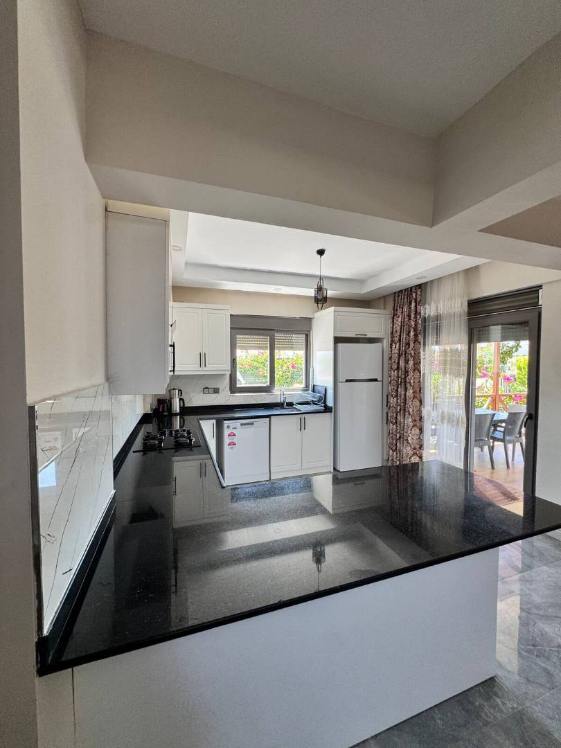 Serik Kadriye'de Merkezi Konumda, Özel Havuzlu, Kiralık Villa