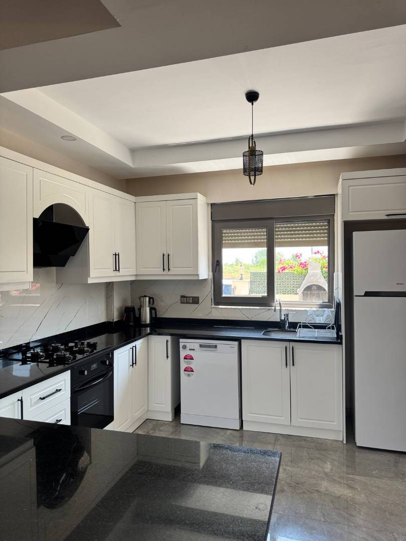 Serik Kadriye'de Merkezi Konumda, Özel Havuzlu, Kiralık Villa