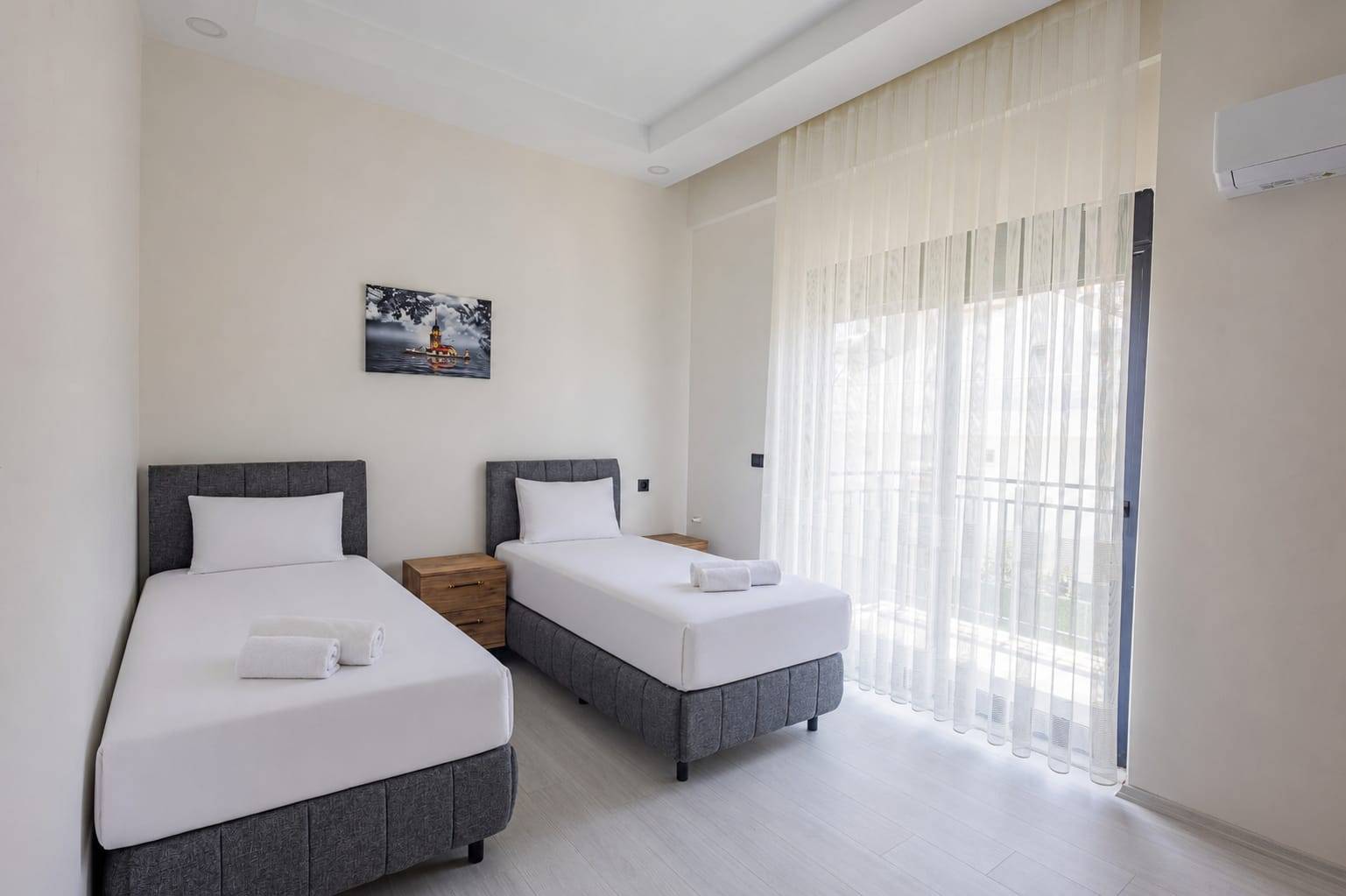 Serik Kadriye'de Sakin Konumda, Özel Havuzlu, Modern Villa