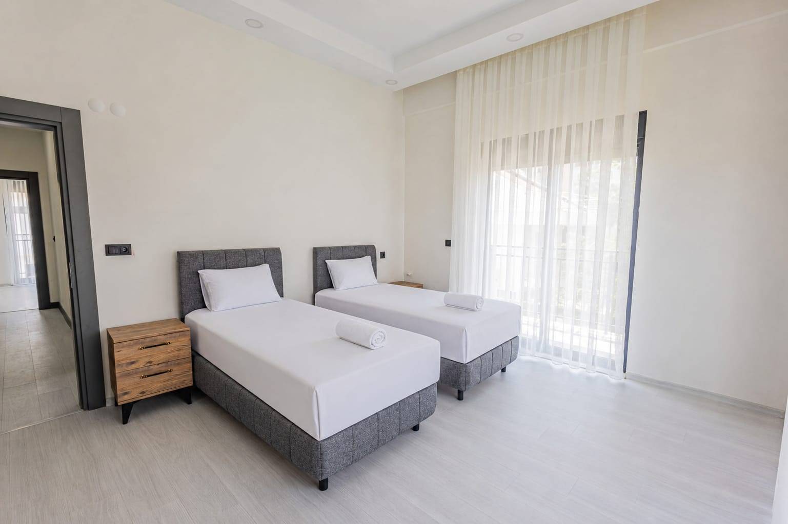 Serik Kadriye'de Sakin Konumda, Özel Havuzlu, Modern Villa