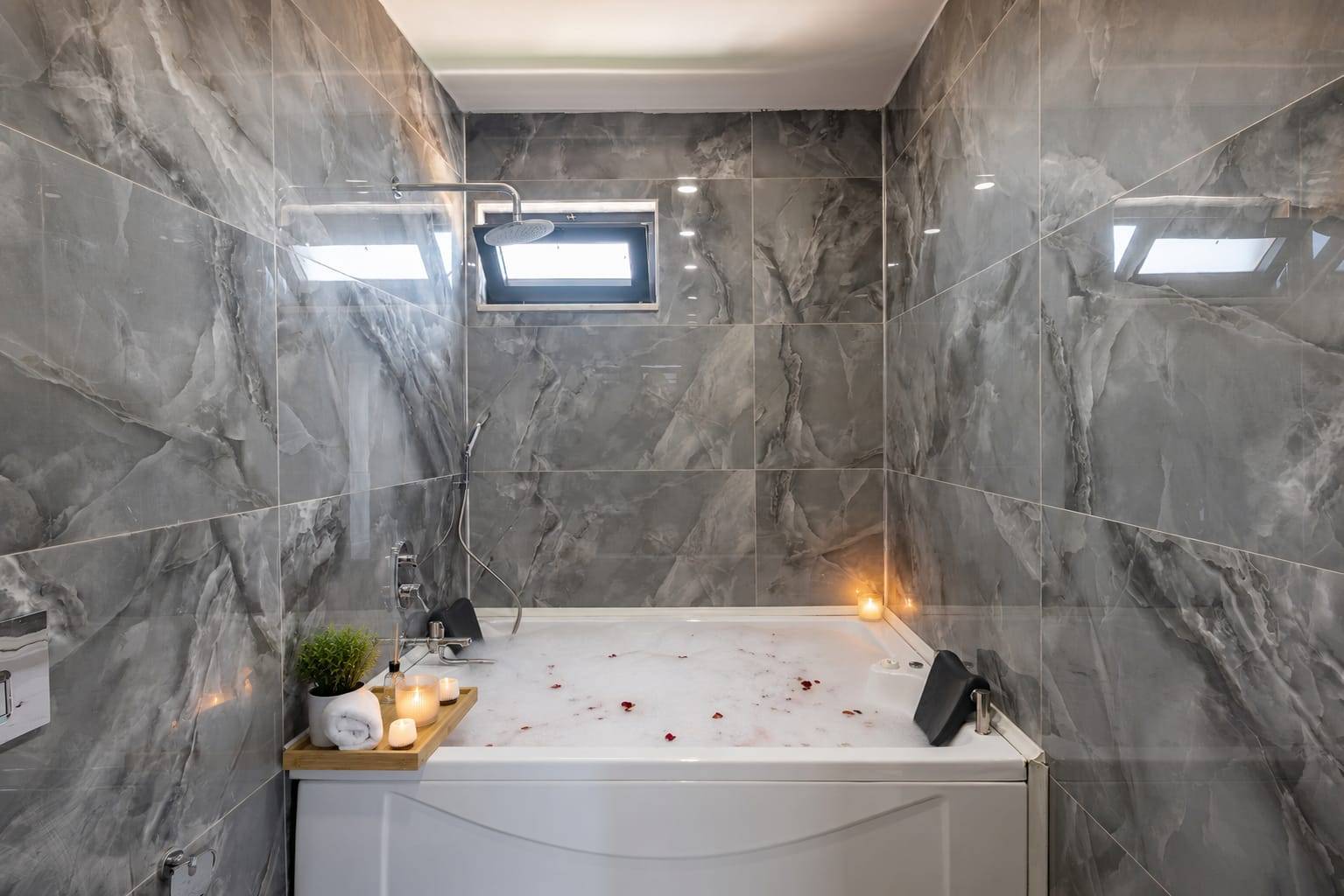 Serik Kadriye'de Sakin Konumda, Özel Havuzlu, Modern Villa