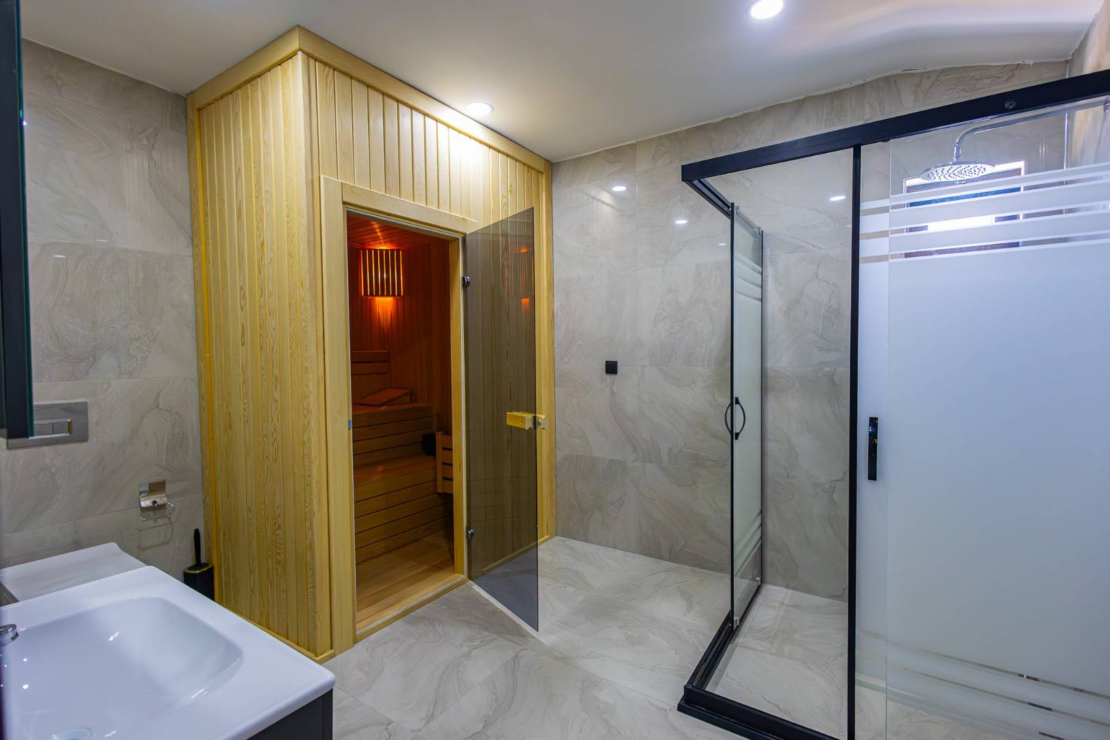 Serik Kadriye'de Sakin Konumda, Özel Havuzlu, Modern Villa