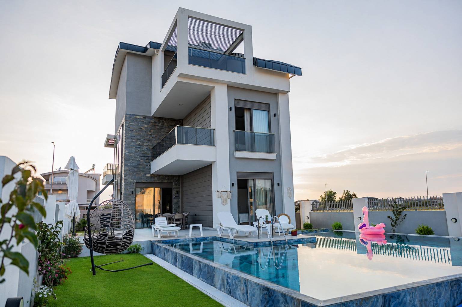 Serik Kadriye'de Yemyeşil Bahçeli, Özel Havuzlu, 4+1 Villa 46219 — 2