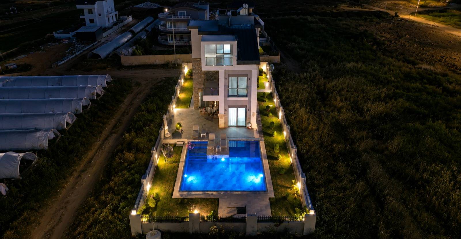 Serik Kadriye'de Yemyeşil Bahçeli, Özel Havuzlu, 4+1 Villa 46219 — 3