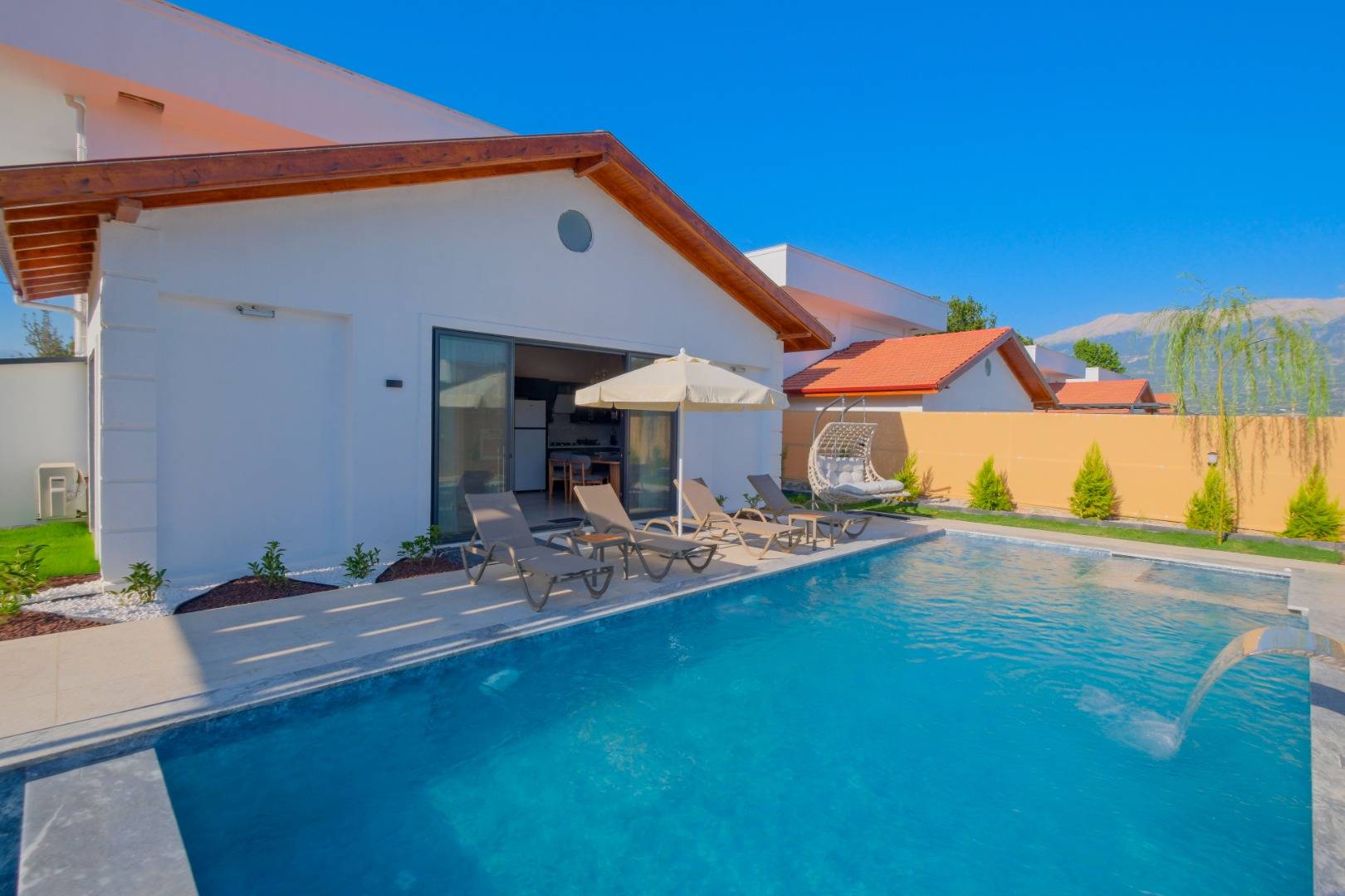 Seydikemer Çaltıözü'nde Doğa İle İç İçe, Özel Havuzlu, Lüks Villa