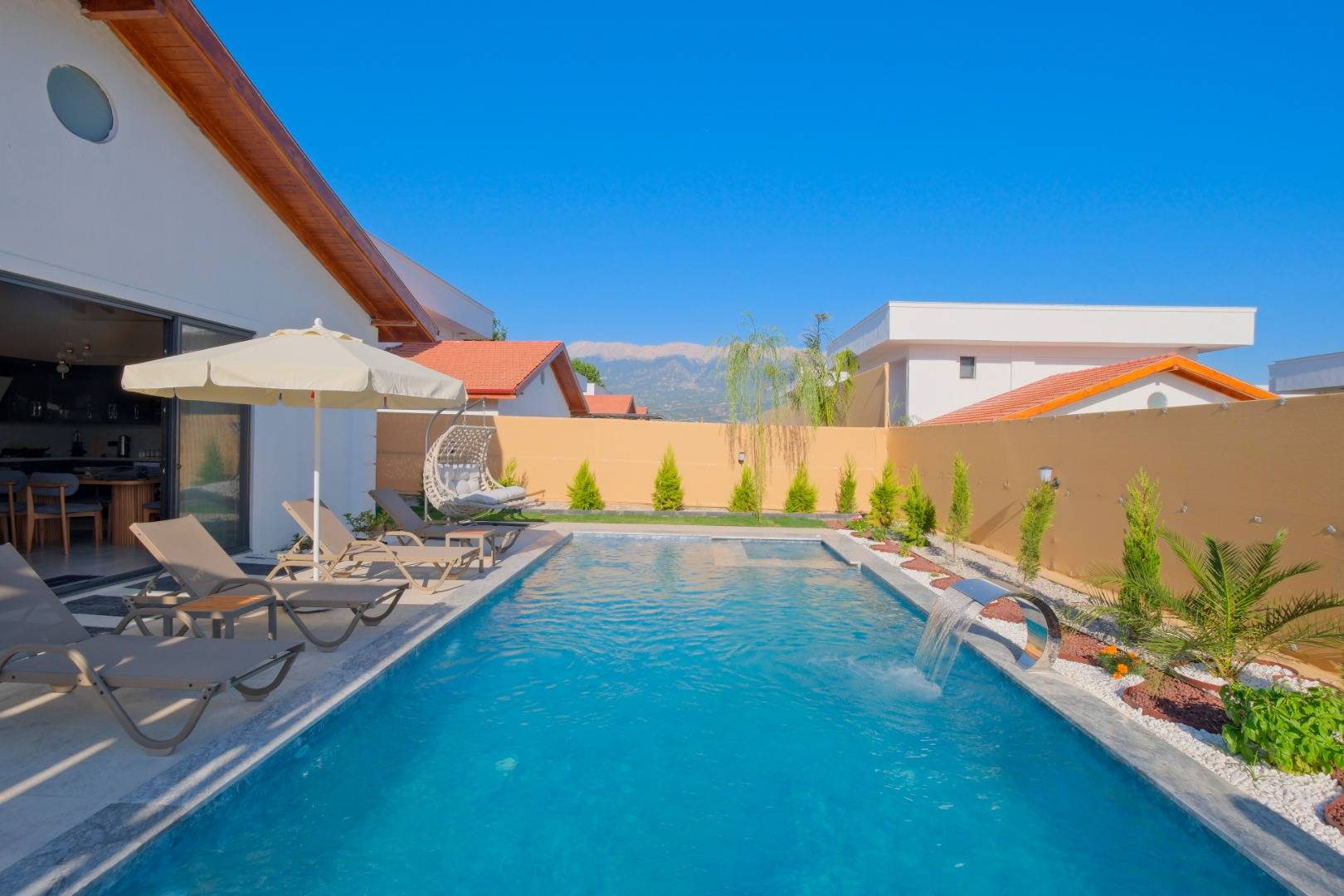 Seydikemer Çaltıözü'nde Doğa İle İç İçe, Özel Havuzlu, Lüks Villa
