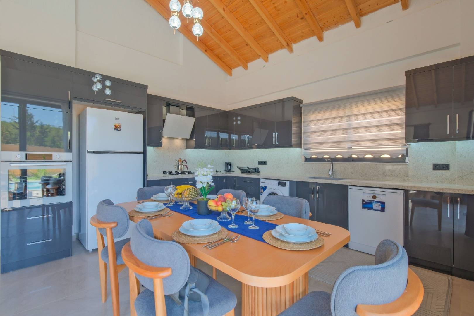 Seydikemer Çaltıözü'nde Doğa İle İç İçe, Özel Havuzlu, Lüks Villa