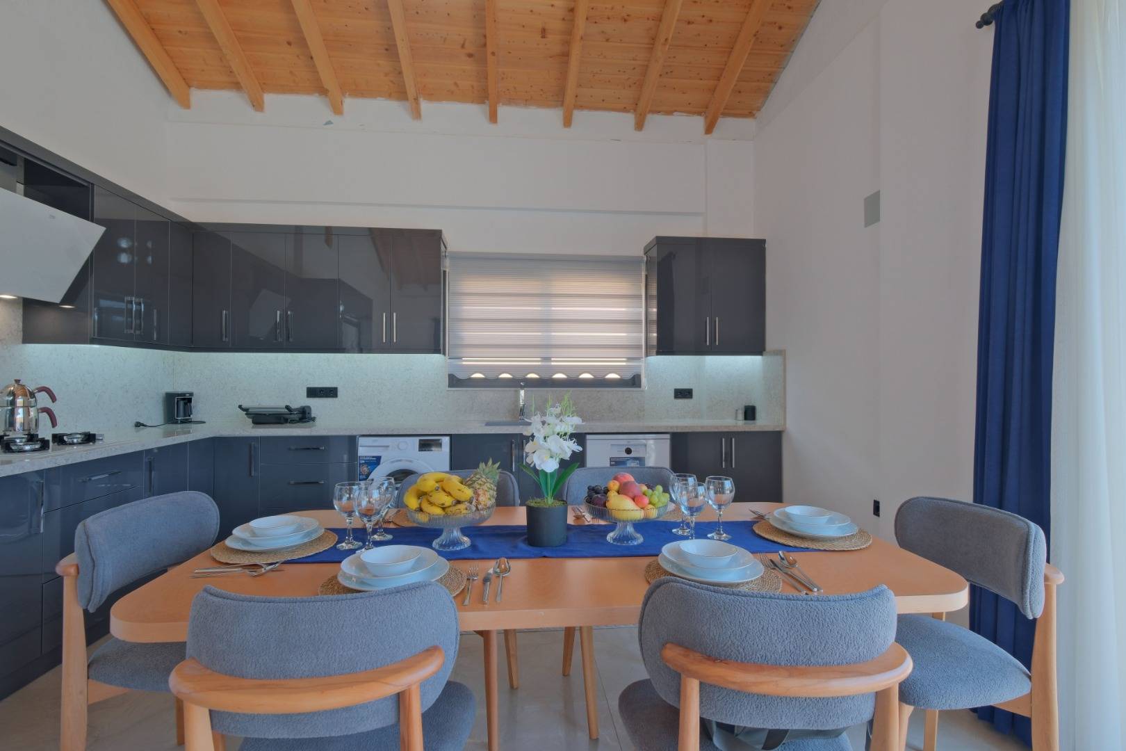 Seydikemer Çaltıözü'nde Doğa İle İç İçe, Özel Havuzlu, Lüks Villa