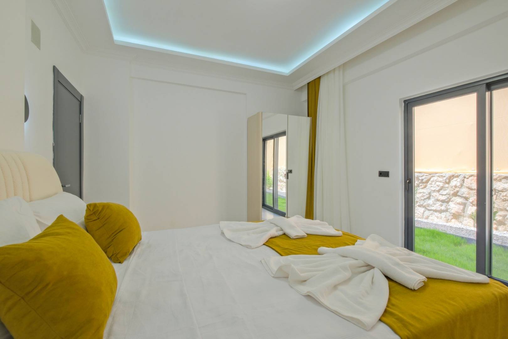 Seydikemer Çaltıözü'nde Doğa İle İç İçe, Özel Havuzlu, Lüks Villa