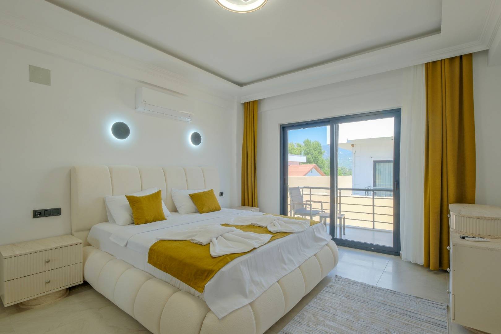 Seydikemer Çaltıözü'nde Doğa İle İç İçe, Özel Havuzlu, Lüks Villa