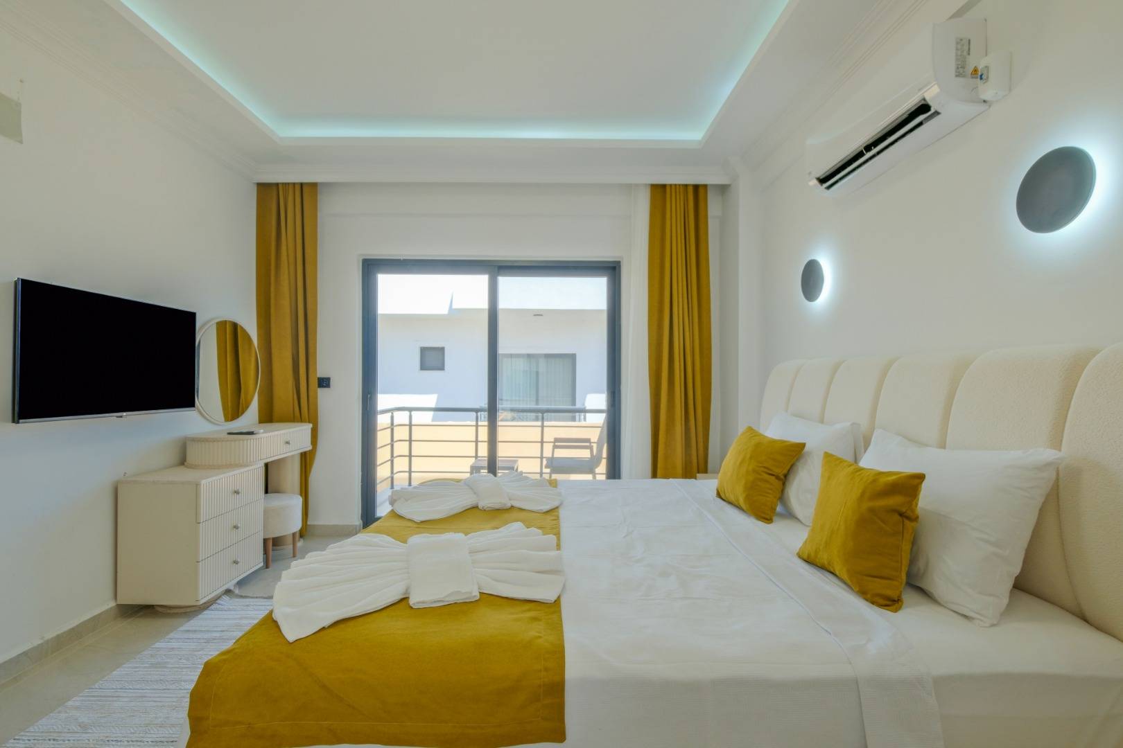 Seydikemer Çaltıözü'nde Doğa İle İç İçe, Özel Havuzlu, Lüks Villa