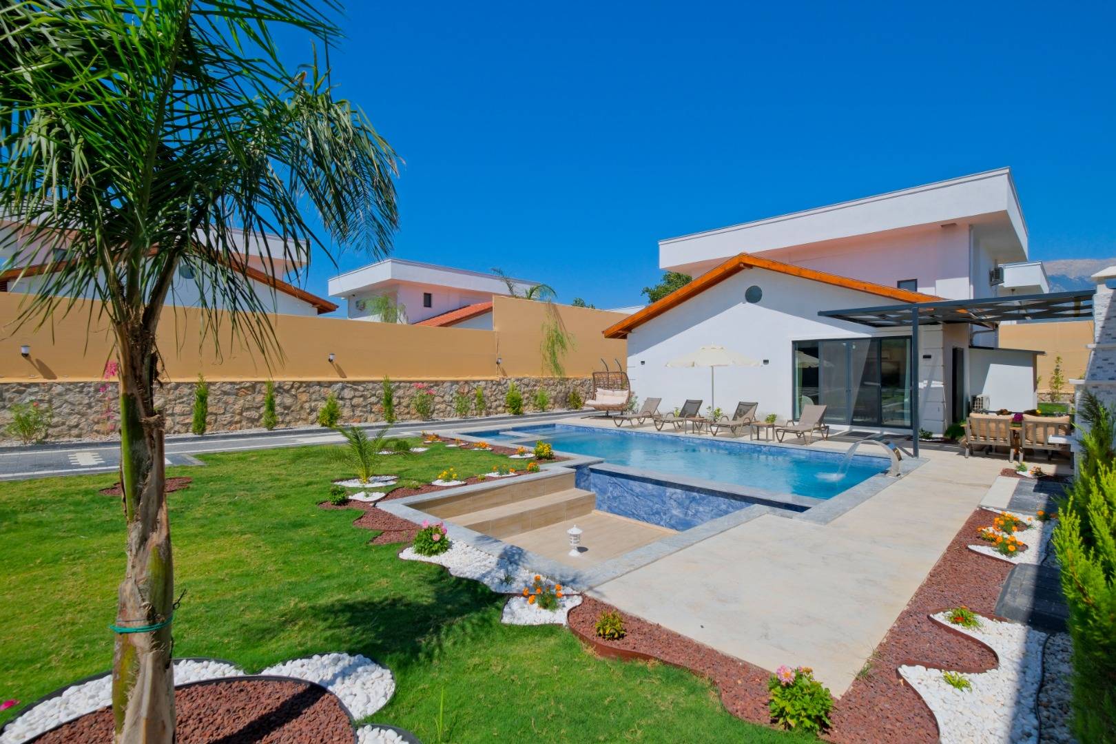 Seydikemer Çaltıözü'nde Geniş Alanlara Sahip, Özel Havuzlu, 4+1 Kiralık Villa 45858 — 6