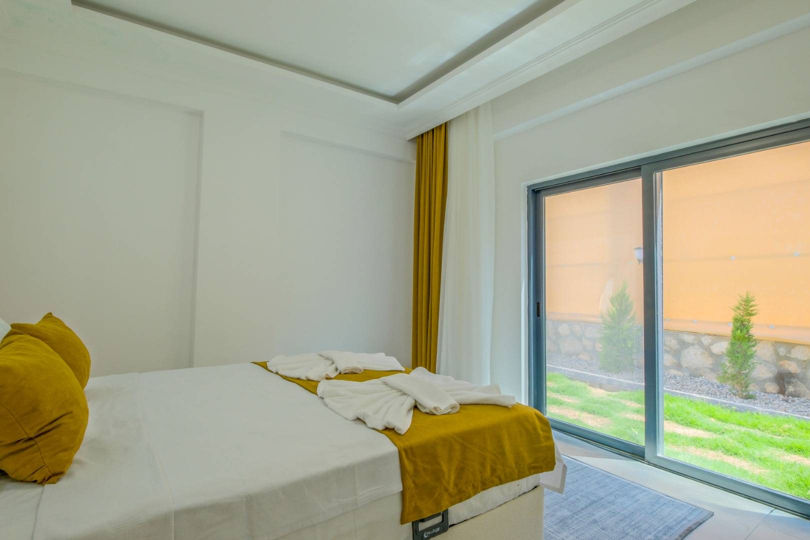 Seydikemer Çaltıözü'nde Geniş Alanlara Sahip, Özel Havuzlu, 4+1 Kiralık Villa