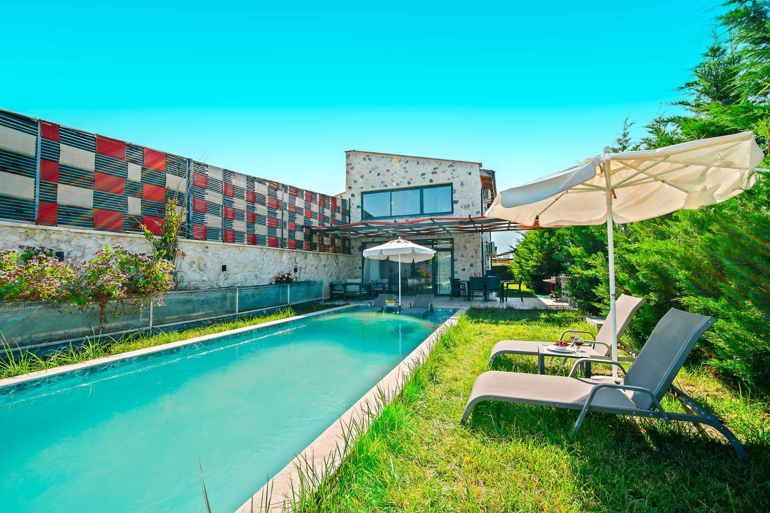 Seydikemer Demirler'de Otantik Tasarımlı, Özel Havuzlu, Bahçeli Villa 46076 — 2