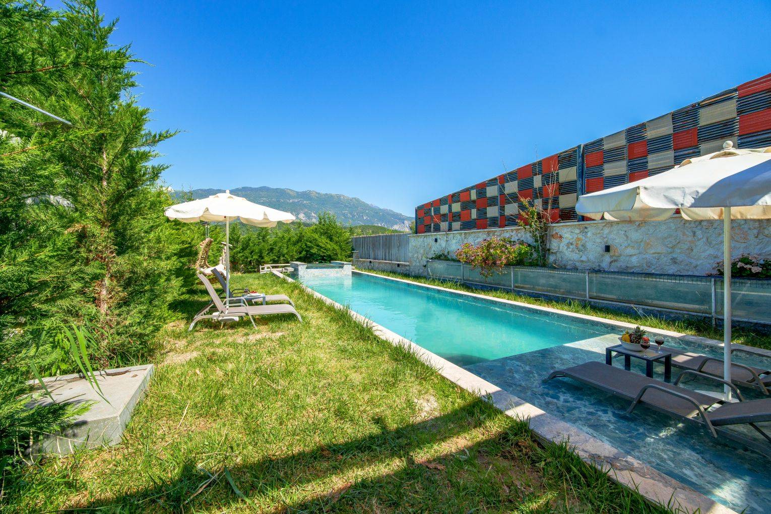 Seydikemer Demirler'de Otantik Tasarımlı, Özel Havuzlu, Bahçeli Villa 46076 — 4
