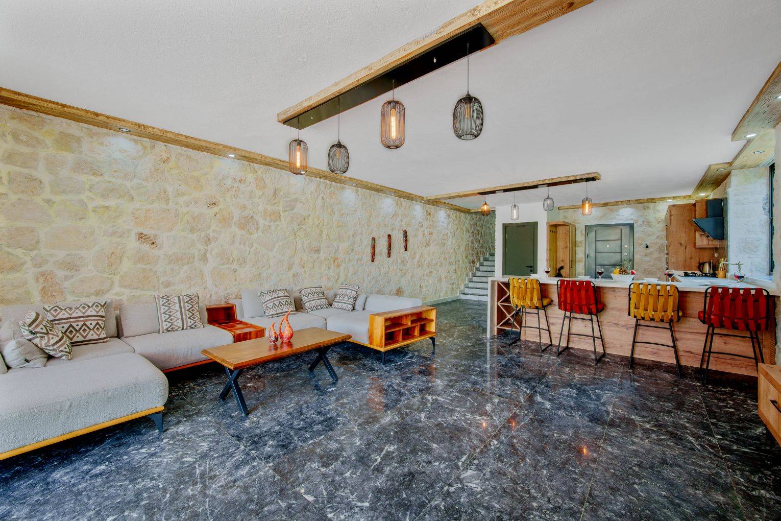 Seydikemer Demirler'de Otantik Tasarımlı, Özel Havuzlu, Bahçeli Villa 46076 — 9