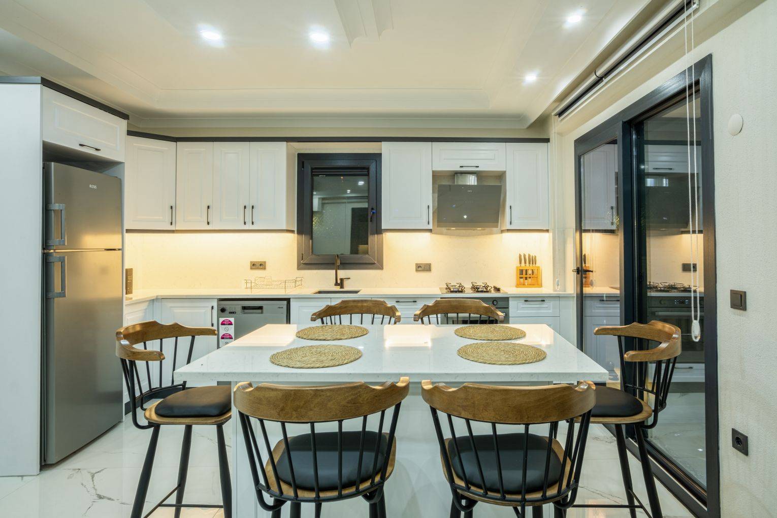 Seydikemer Gerişburnu'nda Doğa İçerisinde, Özel Havuzlu, Jakuzili Villa