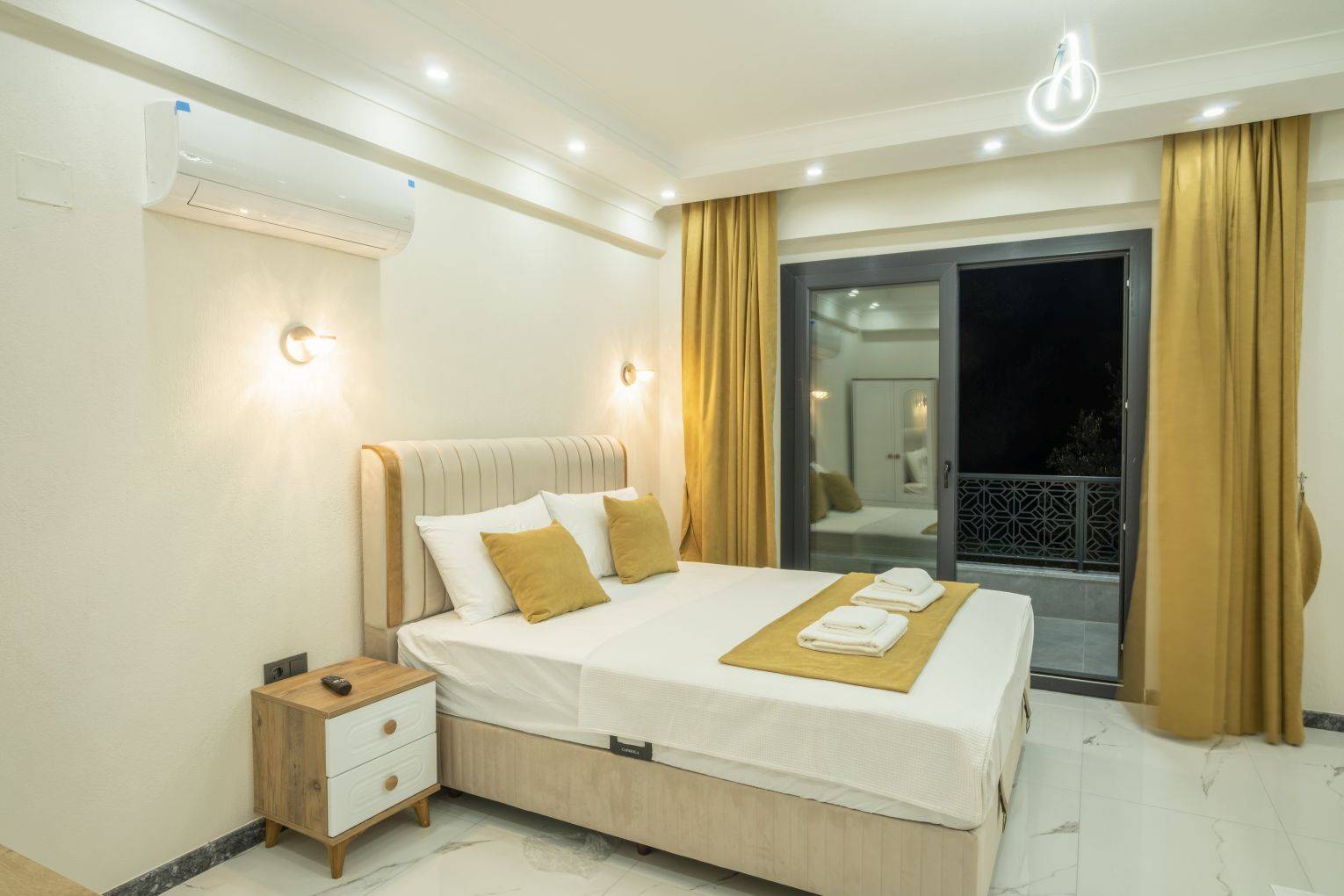Seydikemer Gerişburnu'nda Doğa İçerisinde, Özel Havuzlu, Jakuzili Villa