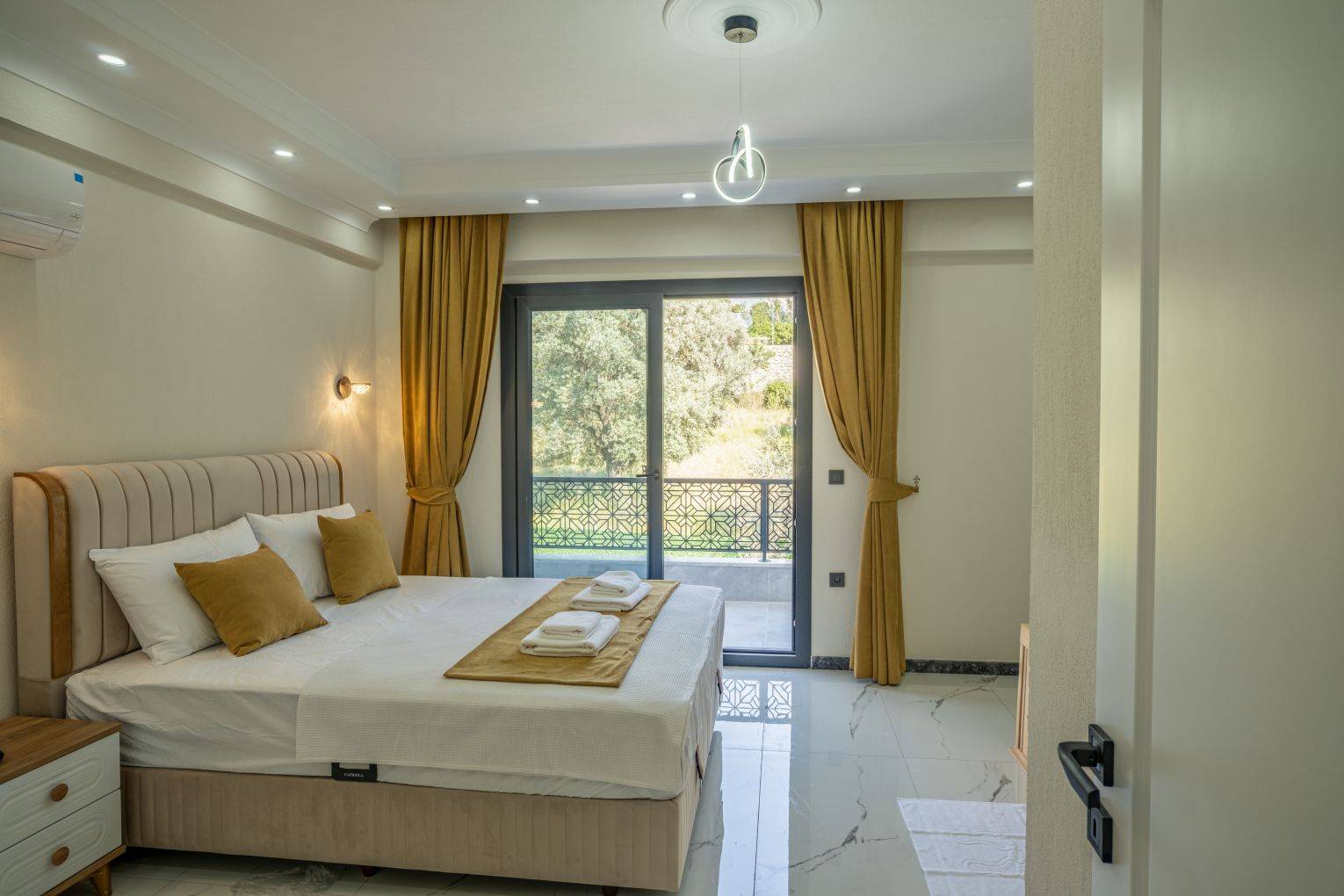 Seydikemer Gerişburnu'nda Doğa İçerisinde, Özel Havuzlu, Jakuzili Villa