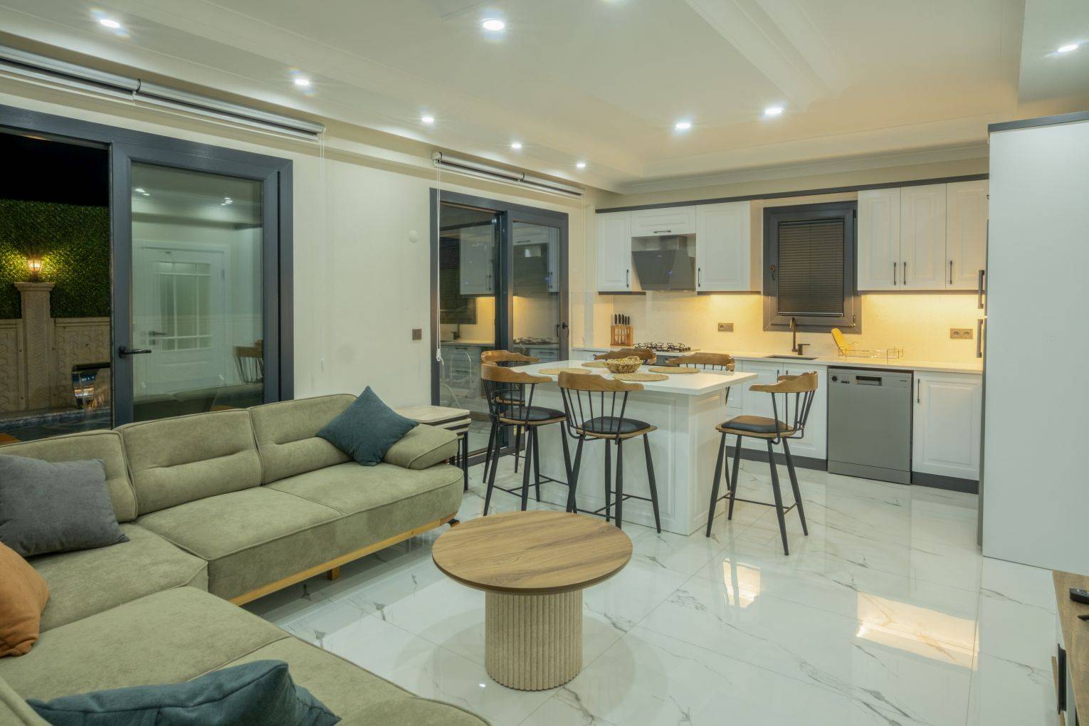 Seydikemer Gerişburnu'nda Geniş Ailelere Uygun, Özel Havuzlu, 3+1 Kiralık Villa