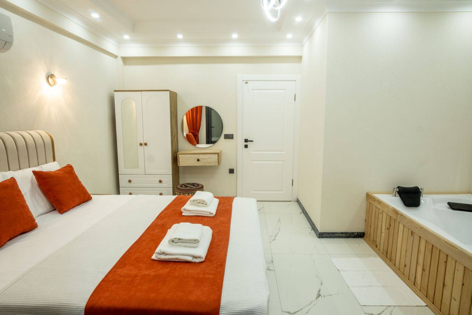 Seydikemer Gerişburnu'nda Geniş Ailelere Uygun, Özel Havuzlu, 3+1 Kiralık Villa