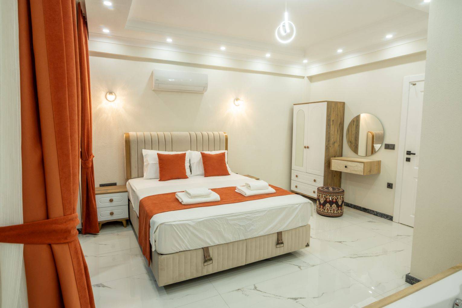 Seydikemer Gerişburnu'nda Geniş Ailelere Uygun, Özel Havuzlu, 3+1 Kiralık Villa