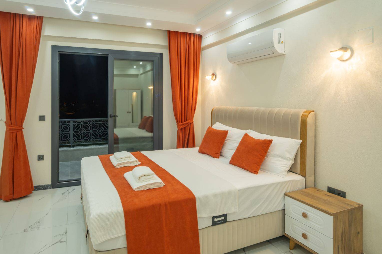 Seydikemer Gerişburnu'nda Geniş Ailelere Uygun, Özel Havuzlu, 3+1 Kiralık Villa