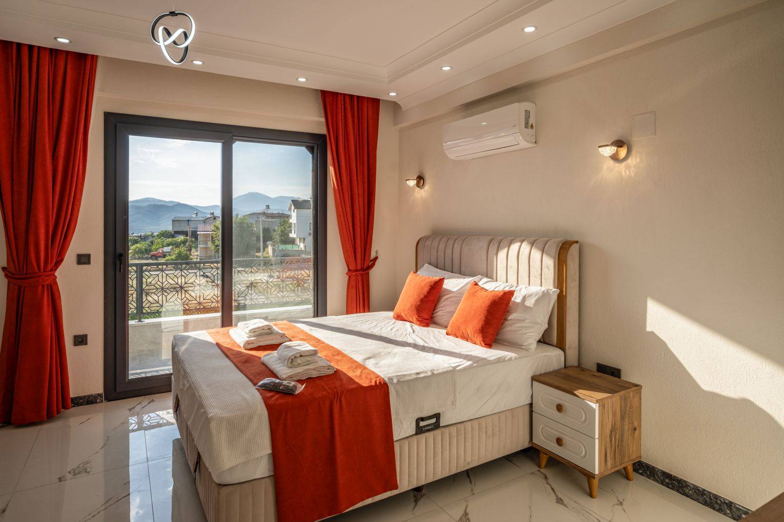 Seydikemer Gerişburnu'nda Geniş Ailelere Uygun, Özel Havuzlu, 3+1 Kiralık Villa