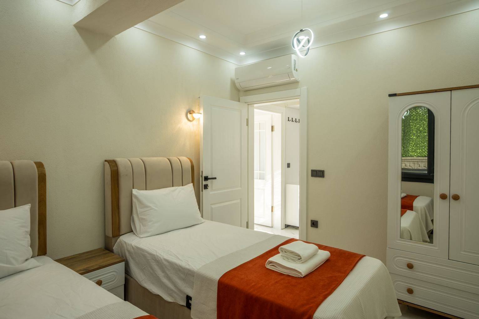 Seydikemer Gerişburnu'nda Geniş Ailelere Uygun, Özel Havuzlu, 3+1 Kiralık Villa