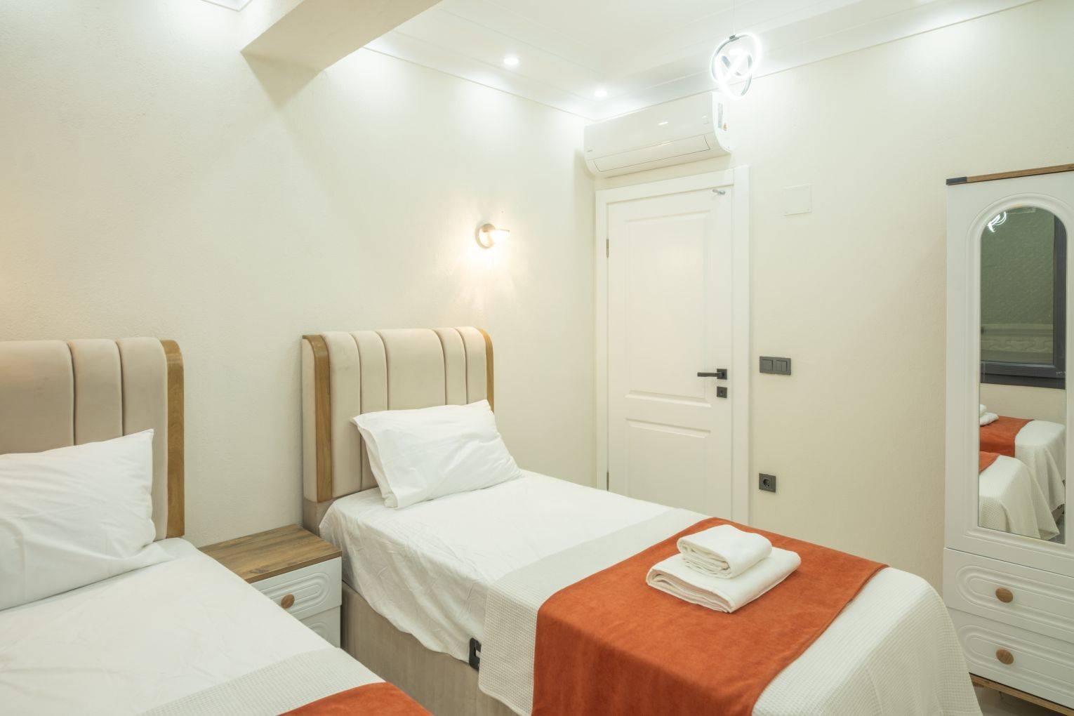 Seydikemer Gerişburnu'nda Geniş Ailelere Uygun, Özel Havuzlu, 3+1 Kiralık Villa