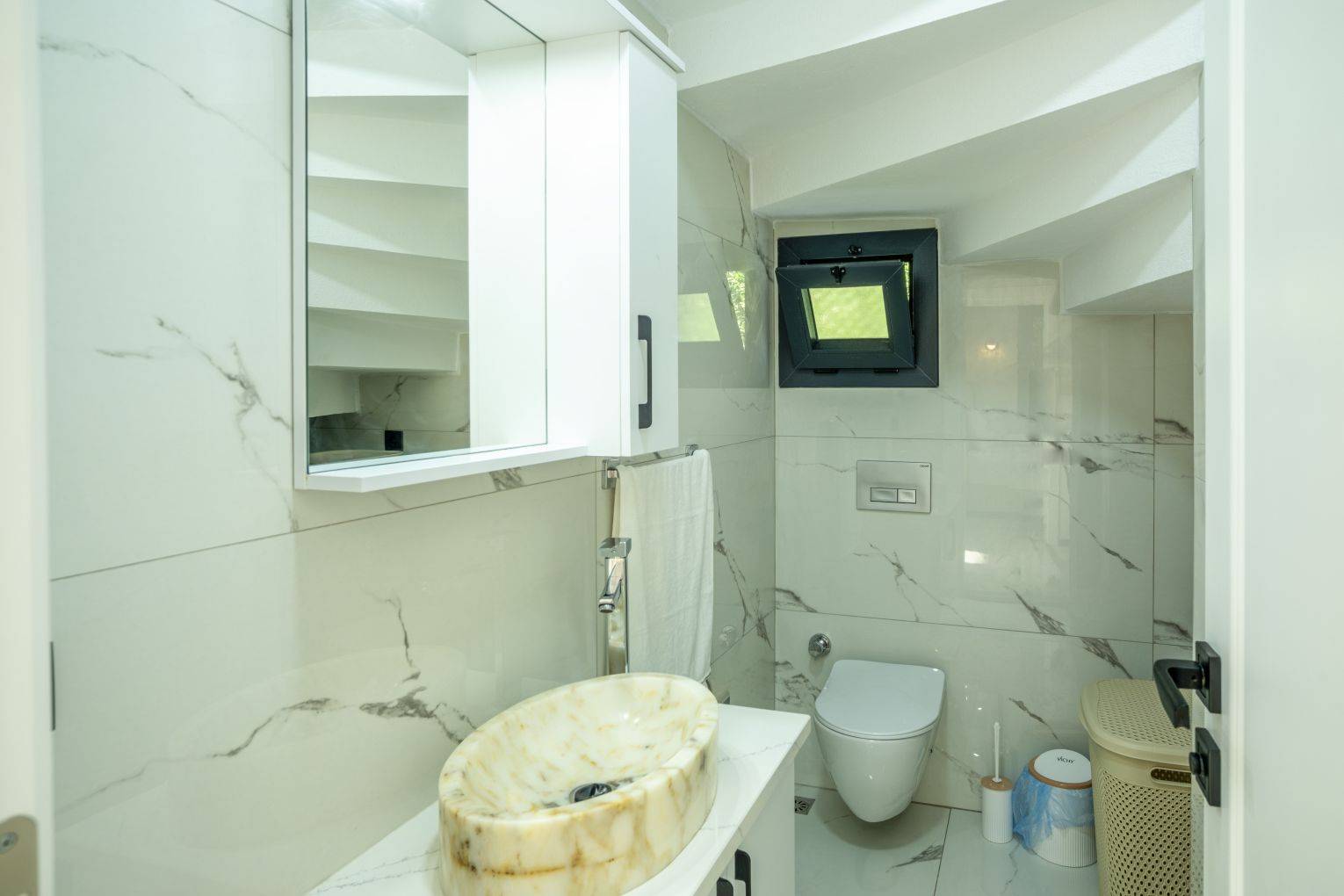 Seydikemer Gerişburnu'nda Geniş Ailelere Uygun, Özel Havuzlu, 3+1 Kiralık Villa
