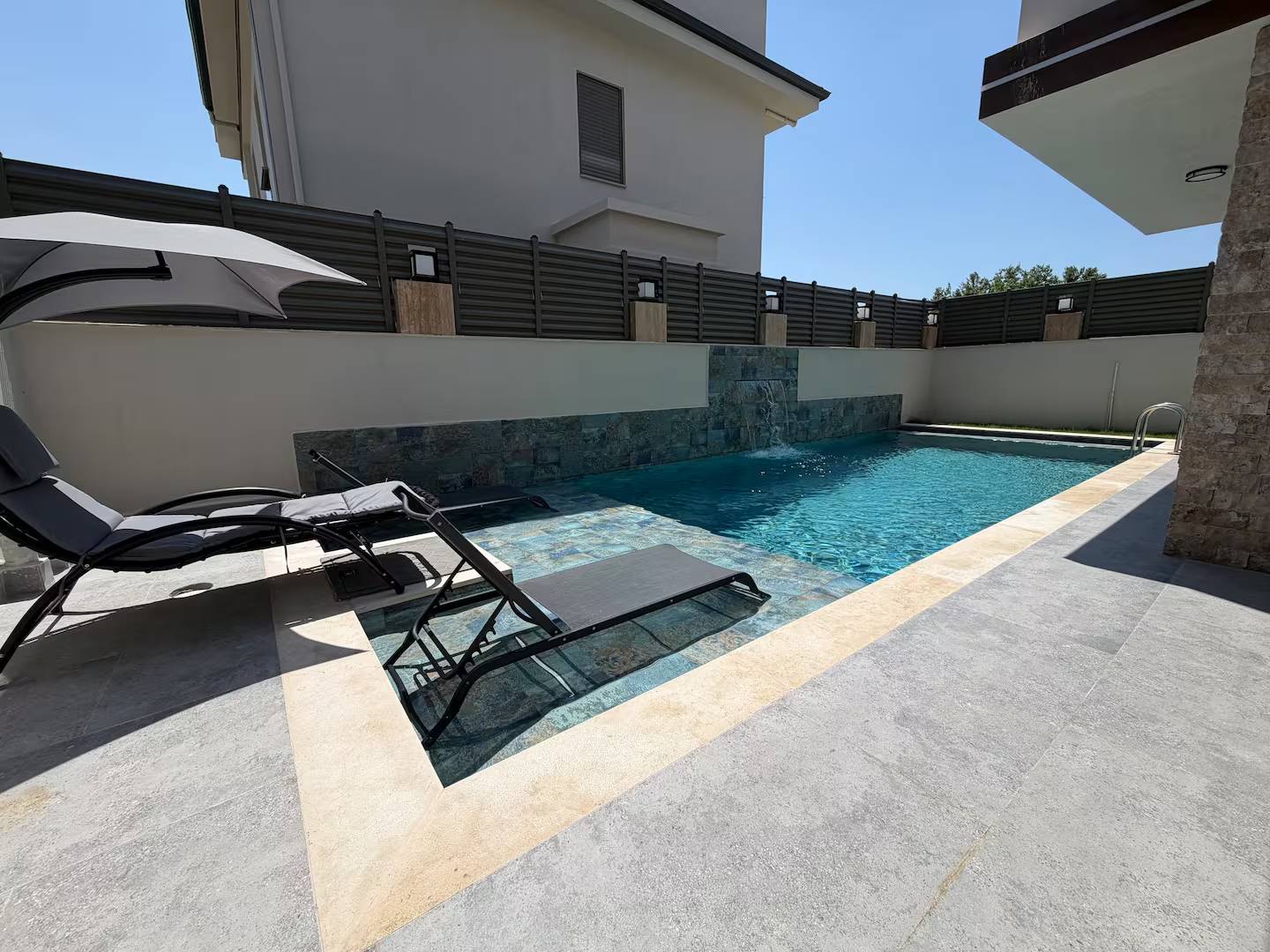 Seydikemer Gerişburnu'nda Geniş Bahçeli, Özel Havuzlu, Konforlu Villa