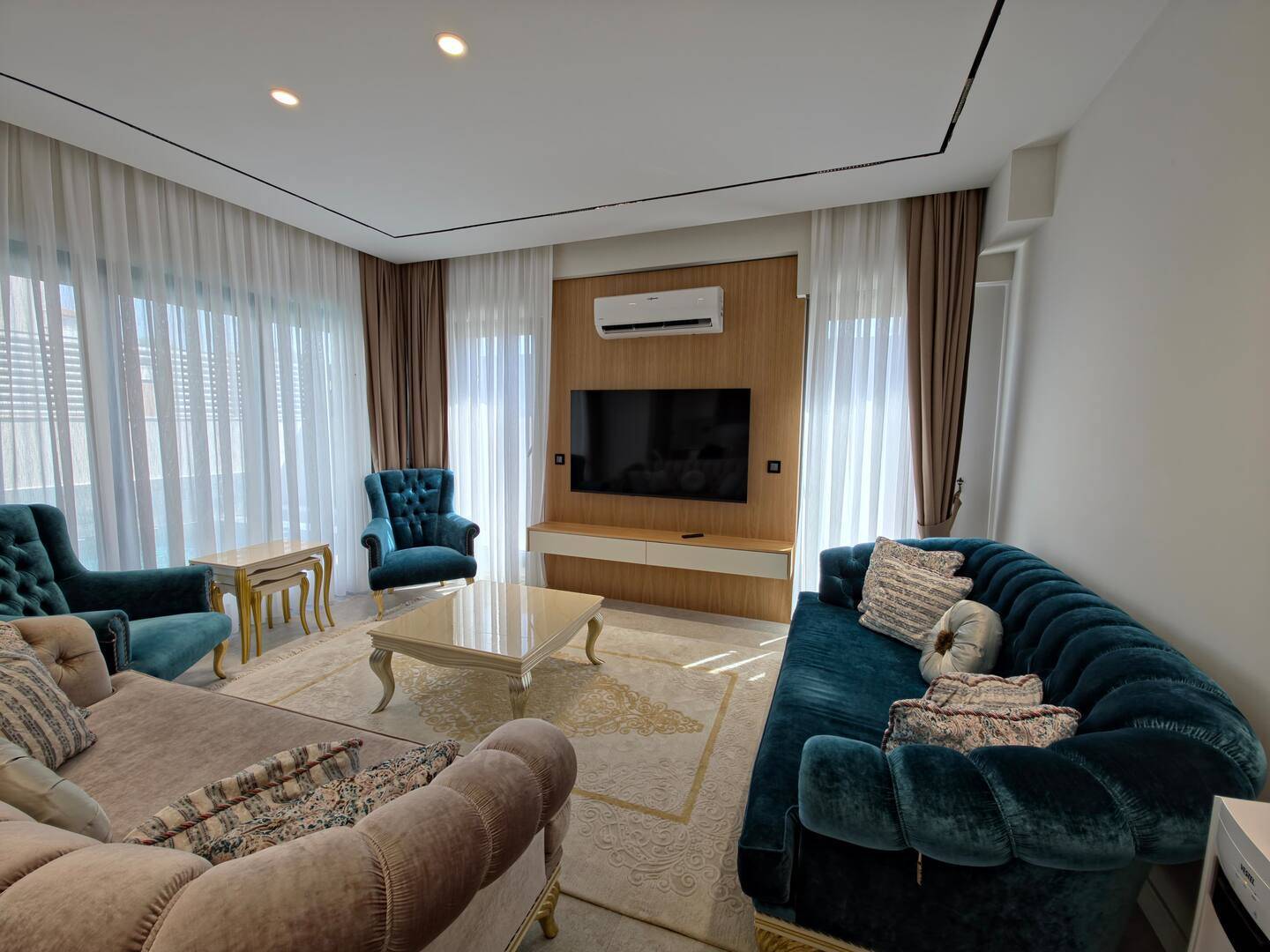 Seydikemer Gerişburnu'nda Geniş Bahçeli, Özel Havuzlu, Konforlu Villa