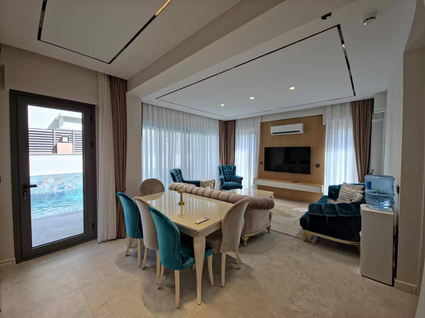 Seydikemer Gerişburnu'nda Geniş Bahçeli, Özel Havuzlu, Konforlu Villa