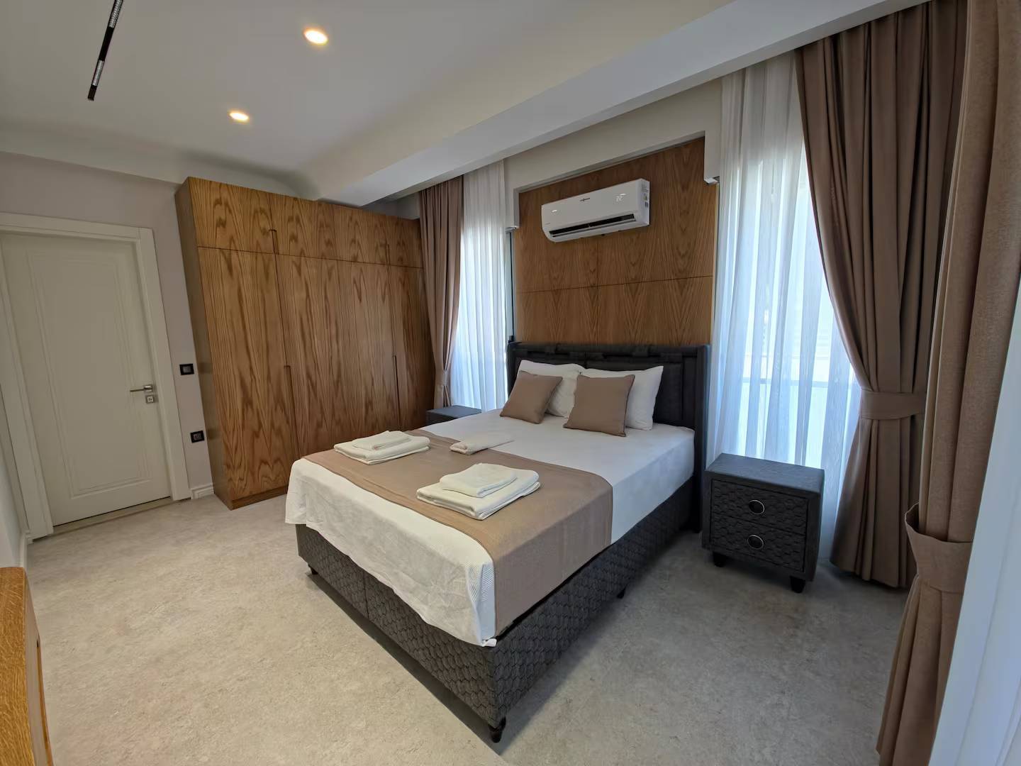 Seydikemer Gerişburnu'nda Geniş Bahçeli, Özel Havuzlu, Konforlu Villa
