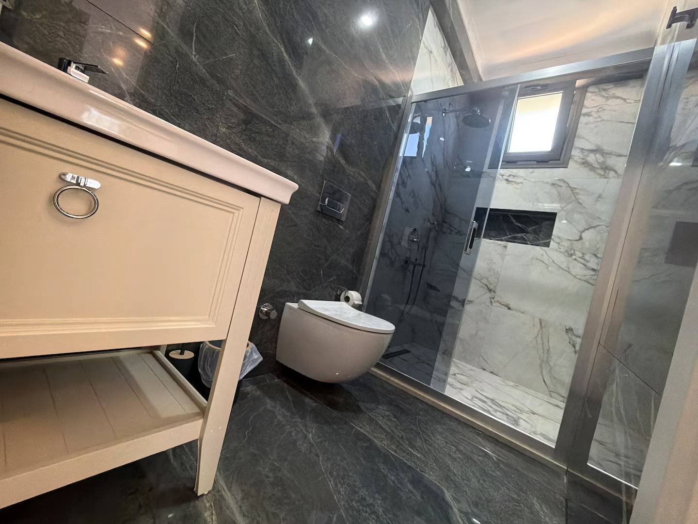 Seydikemer Gerişburnu'nda Geniş Bahçeli, Özel Havuzlu, Konforlu Villa