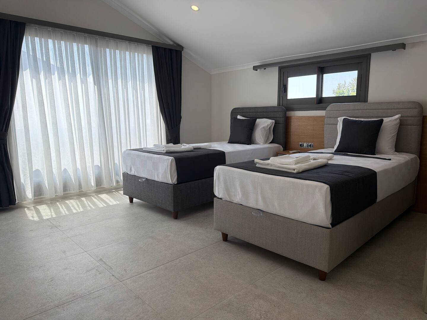 Seydikemer Gerişburnu'nda Geniş Bahçeli, Özel Havuzlu, Konforlu Villa