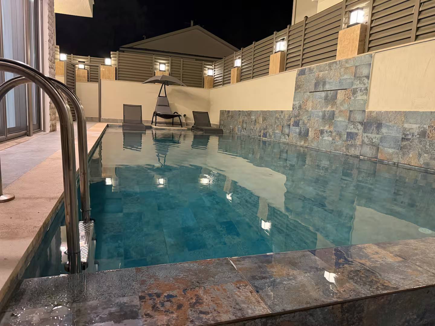 Seydikemer Gerişburnu'nda Geniş Bahçeli, Özel Havuzlu, Konforlu Villa