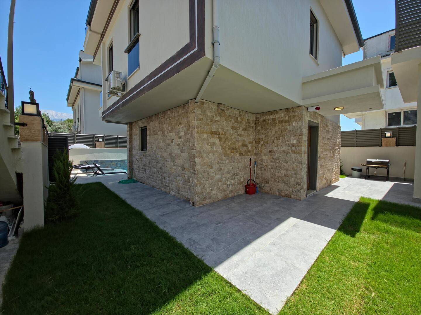 Seydikemer Gerişburnu'nda Geniş Bahçeli, Özel Havuzlu, Konforlu Villa