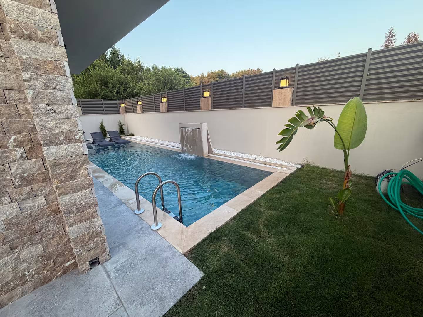 Seydikemer Gerişburnu'nda Modern Tasarımlı, Özel Havuzlu, Bahçeli Villa