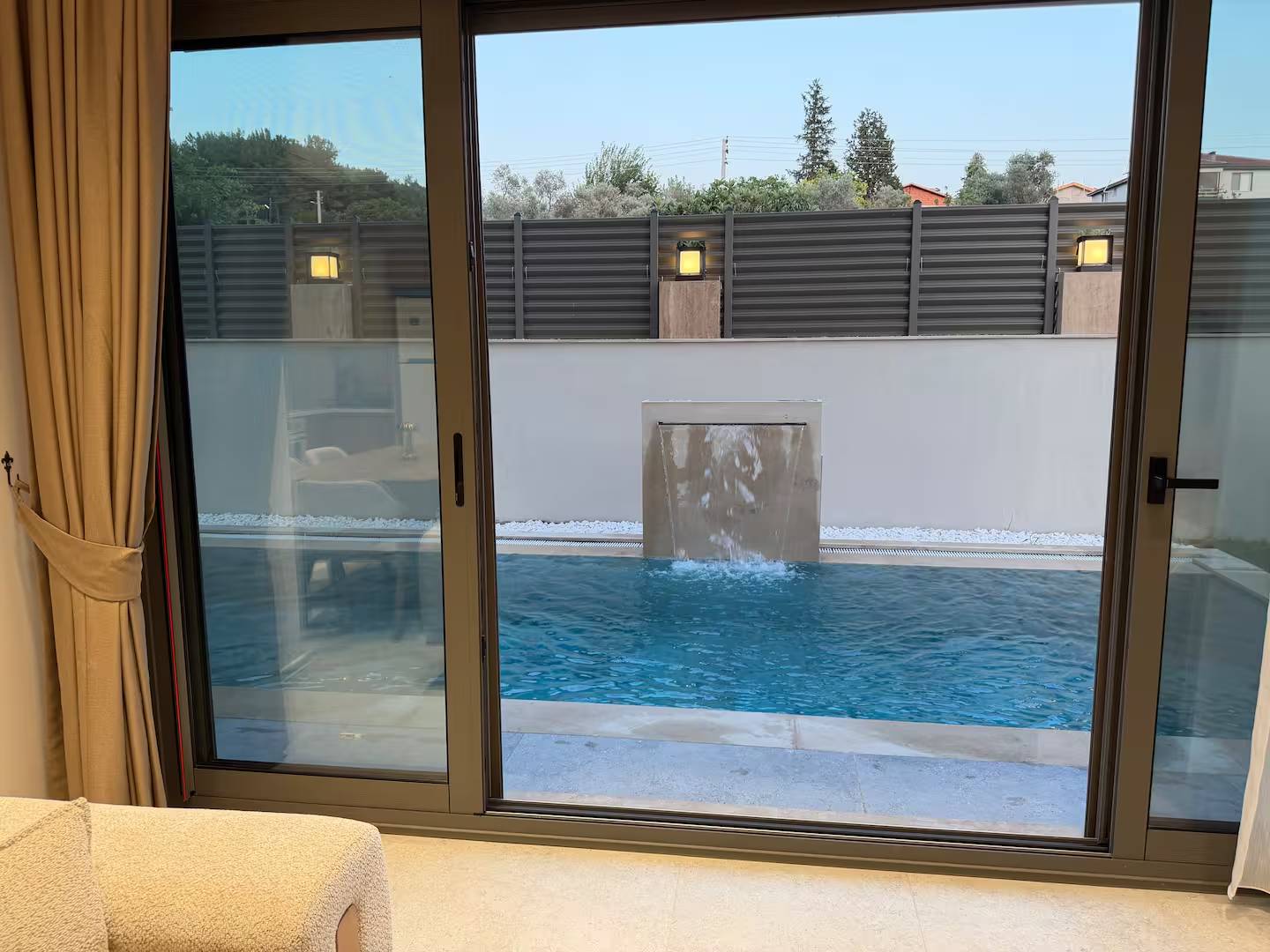 Seydikemer Gerişburnu'nda Modern Tasarımlı, Özel Havuzlu, Bahçeli Villa