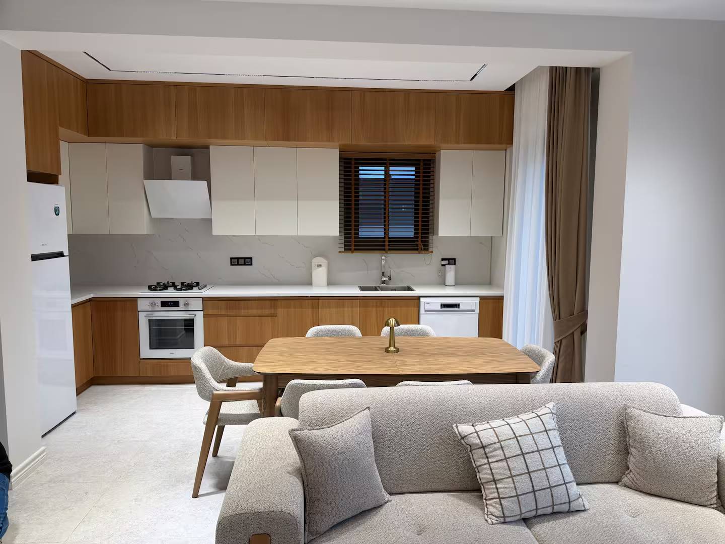 Seydikemer Gerişburnu'nda Modern Tasarımlı, Özel Havuzlu, Bahçeli Villa