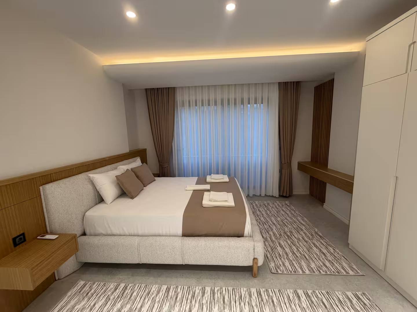 Seydikemer Gerişburnu'nda Modern Tasarımlı, Özel Havuzlu, Bahçeli Villa