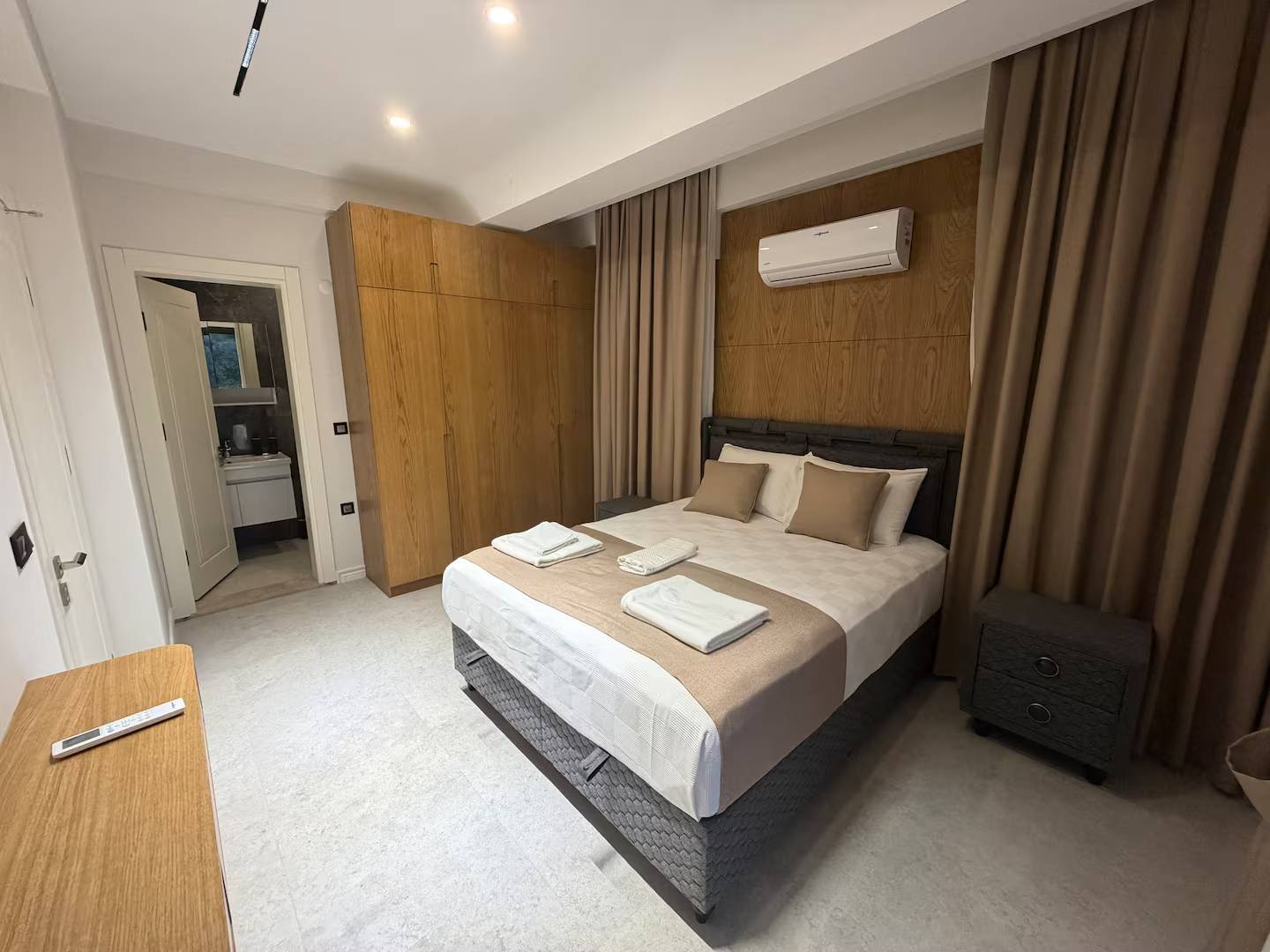 Seydikemer Gerişburnu'nda Modern Tasarımlı, Özel Havuzlu, Bahçeli Villa
