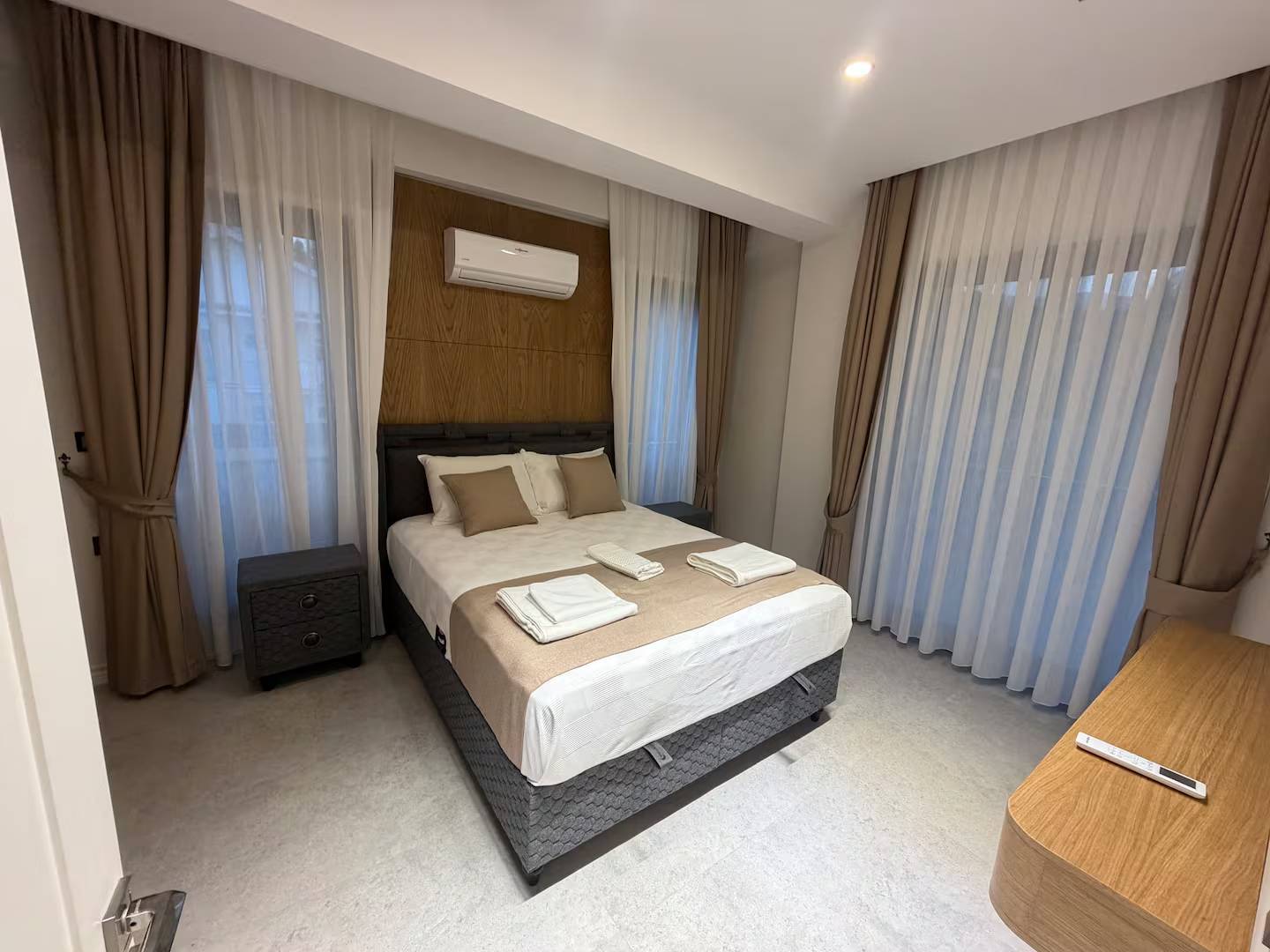 Seydikemer Gerişburnu'nda Modern Tasarımlı, Özel Havuzlu, Bahçeli Villa
