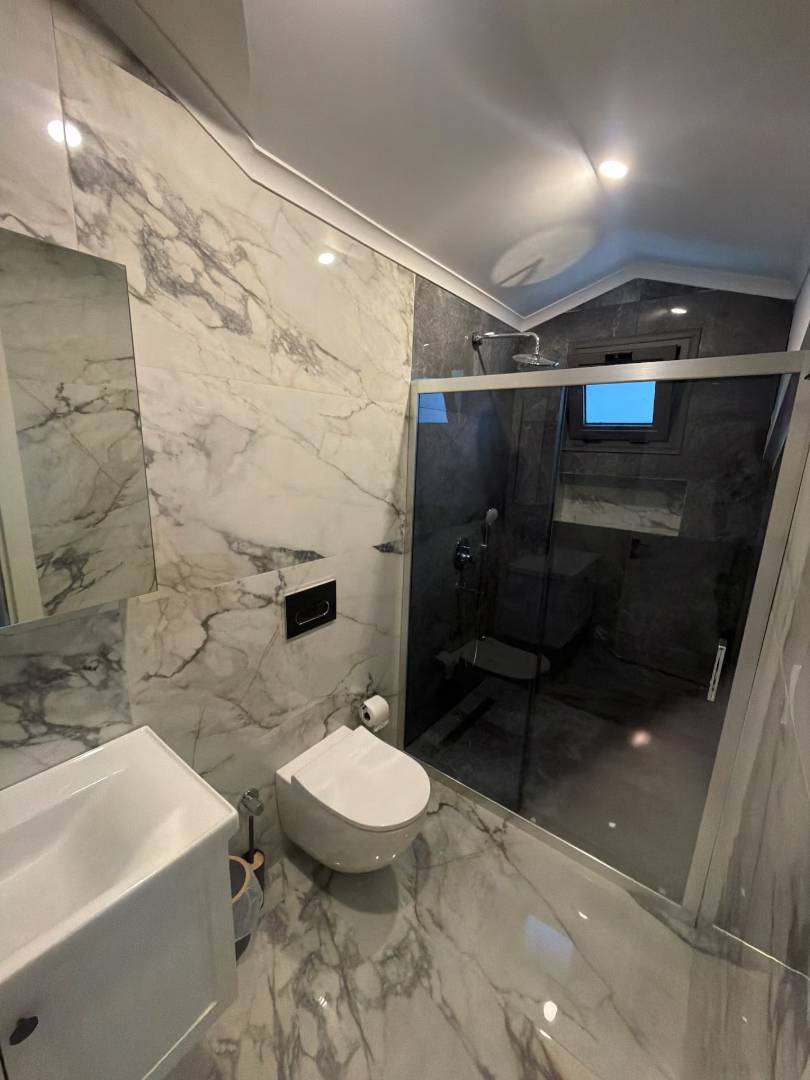 Seydikemer Gerişburnu'nda Modern Tasarımlı, Özel Havuzlu, Bahçeli Villa