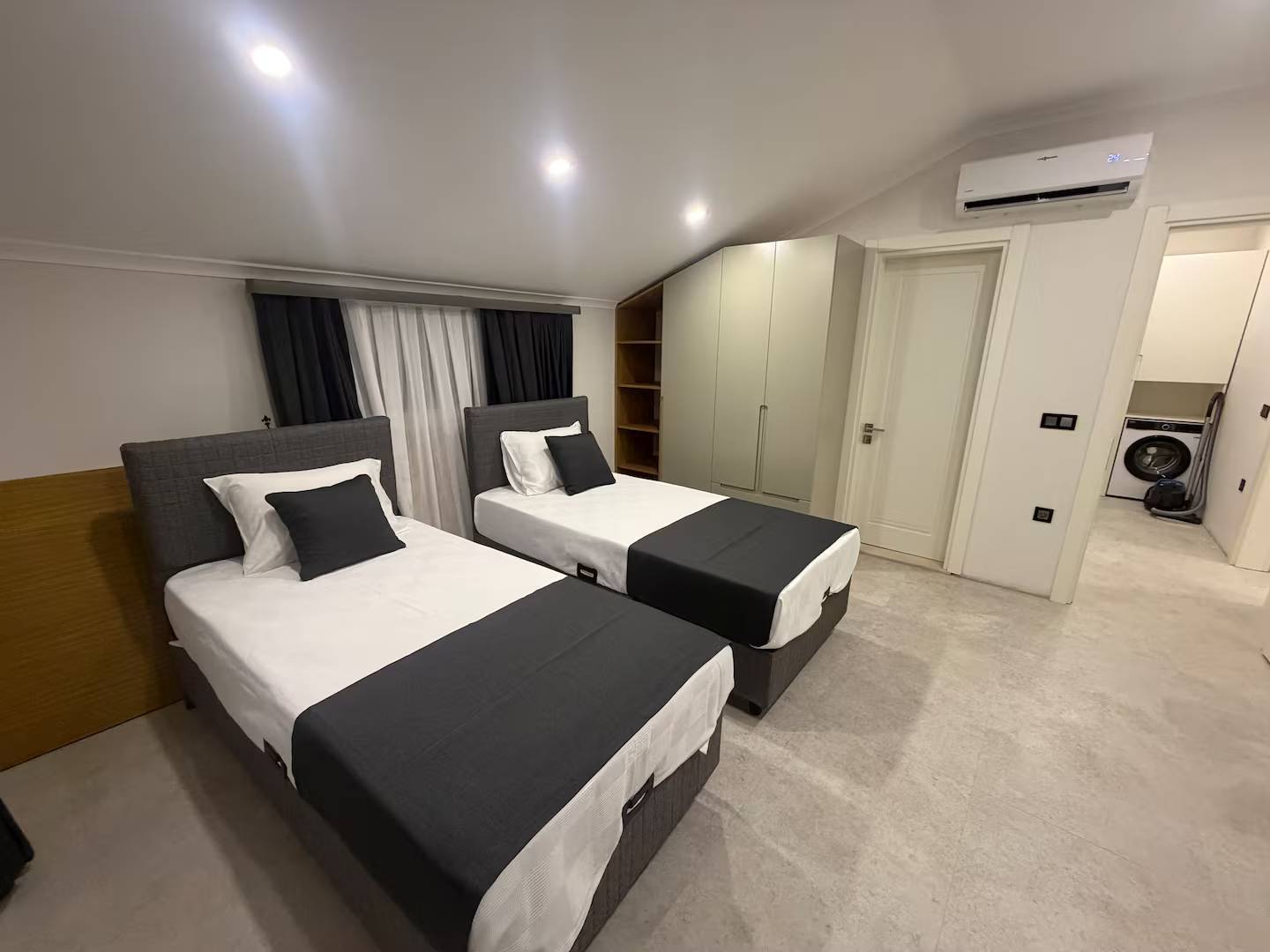 Seydikemer Gerişburnu'nda Modern Tasarımlı, Özel Havuzlu, Bahçeli Villa