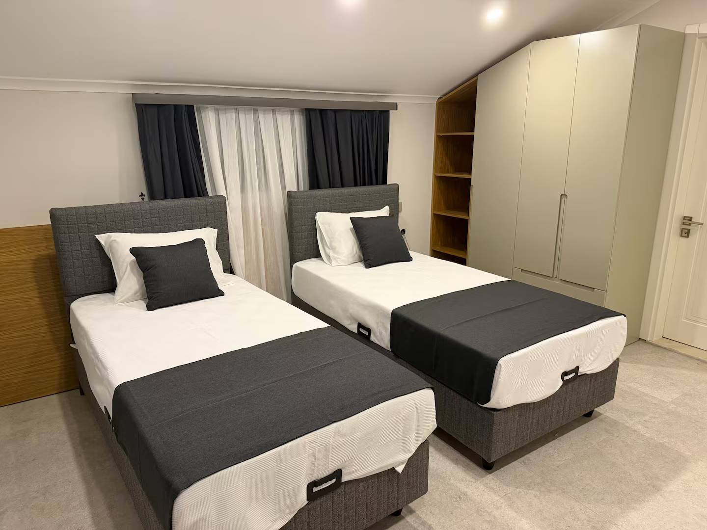 Seydikemer Gerişburnu'nda Modern Tasarımlı, Özel Havuzlu, Bahçeli Villa