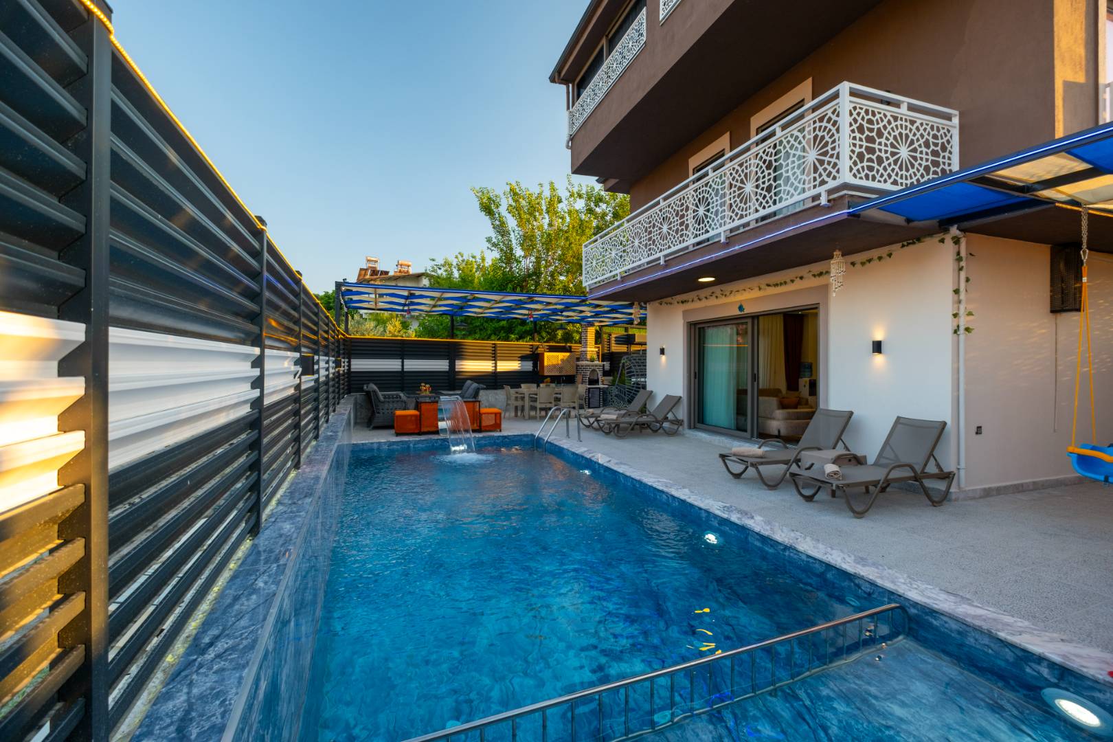 Seydikemer Gerişburnu'nda Modern Tasarımlı, Özel Havuzlu, İkiz Villa 45863 — 2