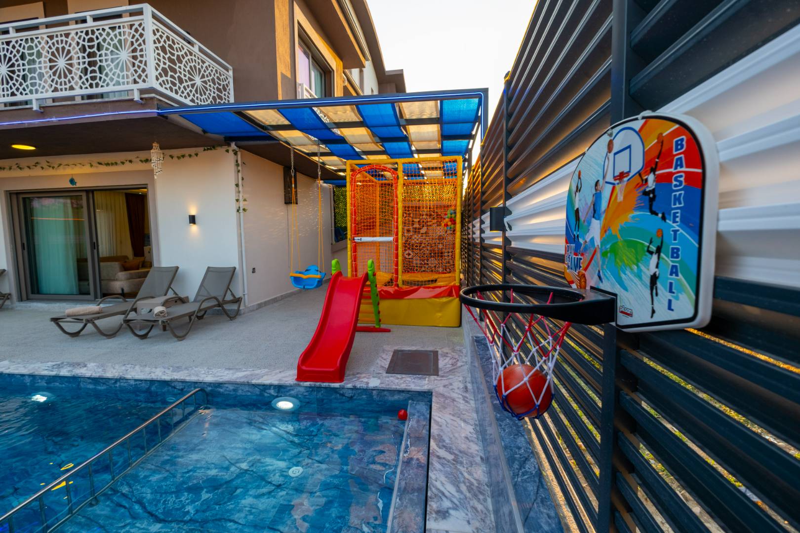 Seydikemer Gerişburnu'nda Modern Tasarımlı, Özel Havuzlu, İkiz Villa 45863 — 4